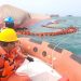 Buoy Penanda Bahaya Kerangka Kapal dan Oil Boom Terpasang di Lokasi KMP Batumandi