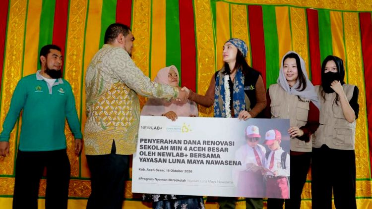 Luna Maya Bantu Renovasi Empat Ruang Kelas Di Aceh Besar