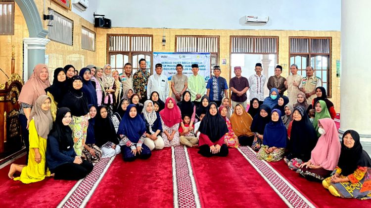 YBM PLN Salurkan Bantuan Beras untuk Warga Beringin Raya