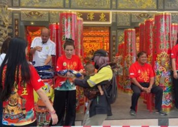 Vihara Hui Tek Kiong Batam Bagikan Lima Ton Beras