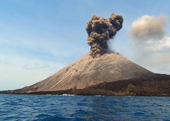 Aki Pemantau Anak Gunung Krakatau Hilang