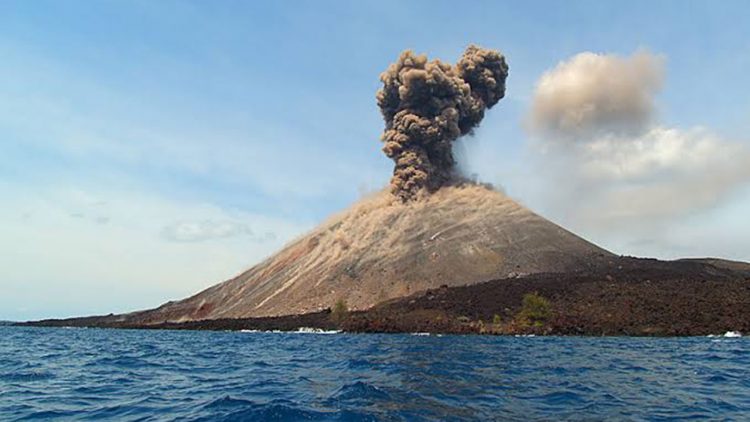 Aki Pemantau Anak Gunung Krakatau Hilang