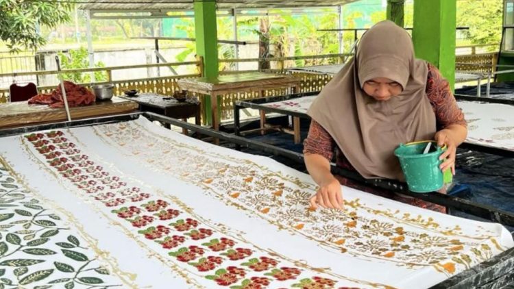 Batik Dumai Angkat Legenda Putri Tujuh Hingga Mendunia