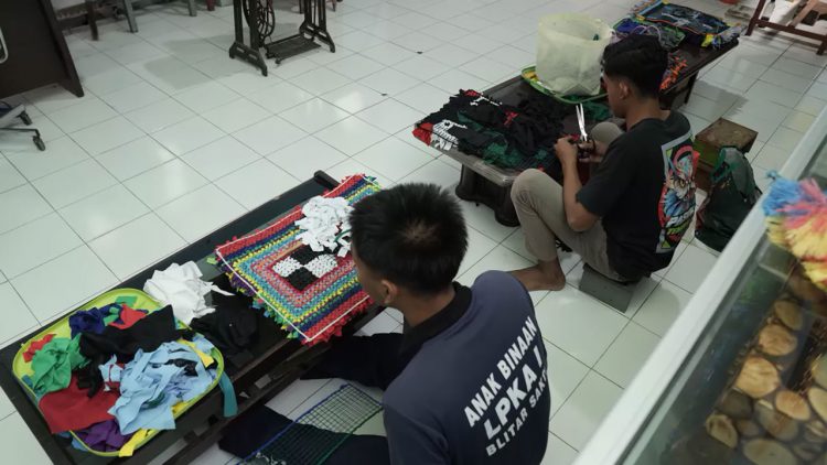 Pelindo Terminal Petikemas Bekali Anak Binaan LPKA Blitar dengan Keterampilan