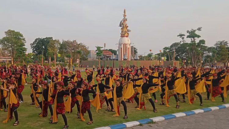 600 Penari Meriahkan Festival Munali Patah 2026 di Sidoarjo